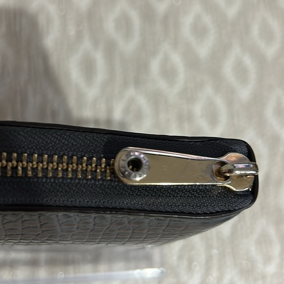 Henri Bendel Grey Croc Embossed Leather Zip Around Wallet - Picture 6 of 16